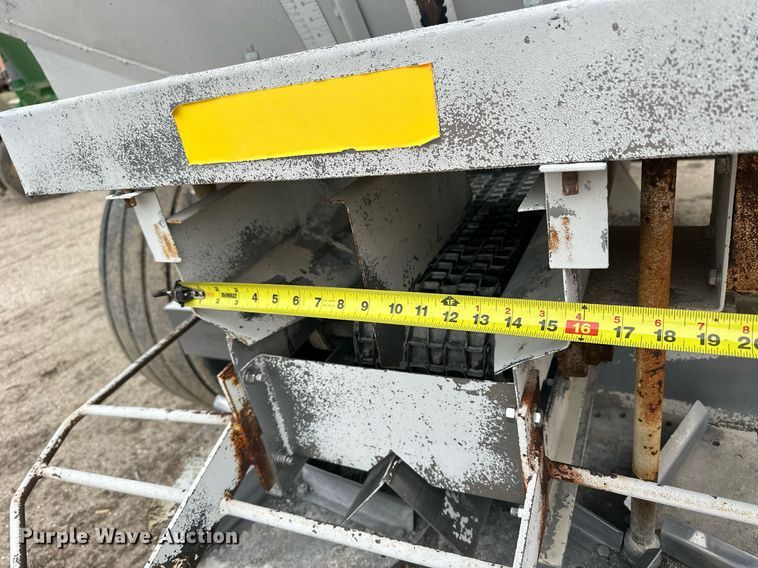 image for item NJ9285 Dalton 225 spreader