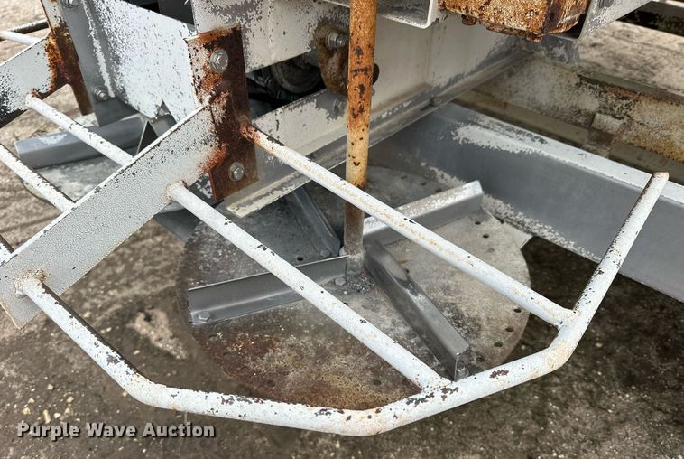 image for item NJ9285 Dalton 225 spreader