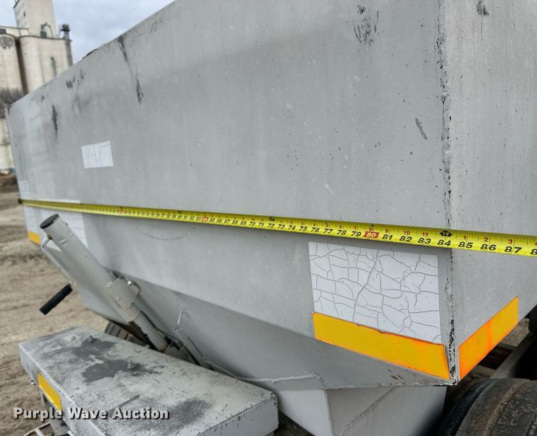 image for item NJ9285 Dalton 225 spreader