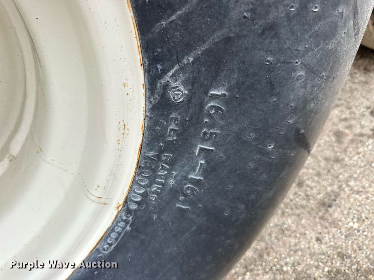 image for item NJ9285 Dalton 225 spreader