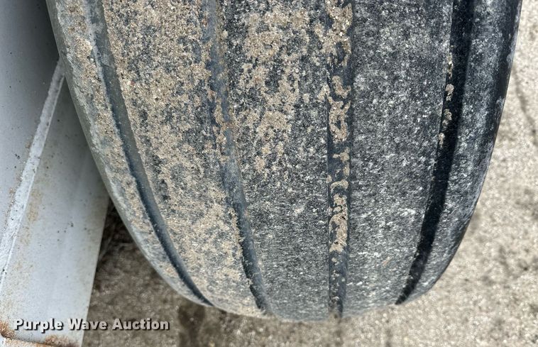 image for item NJ9285 Dalton 225 spreader