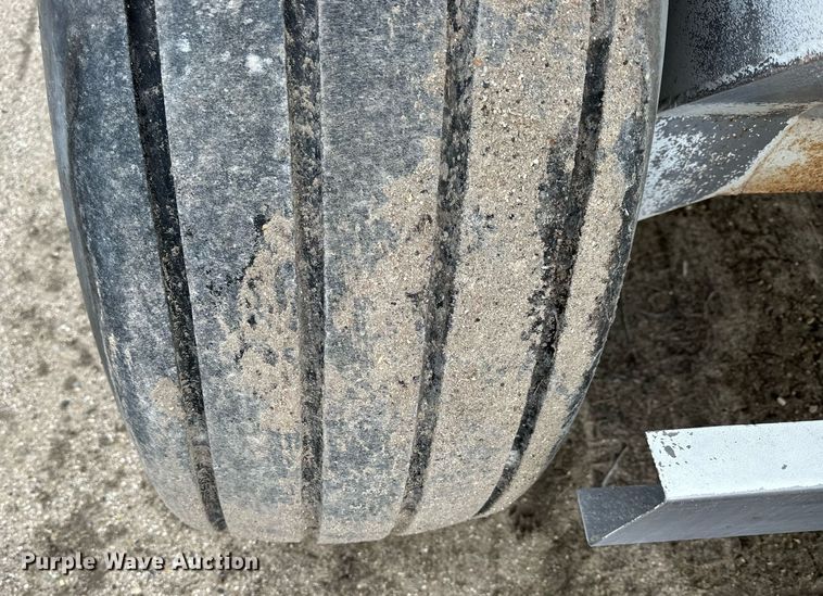 image for item NJ9285 Dalton 225 spreader