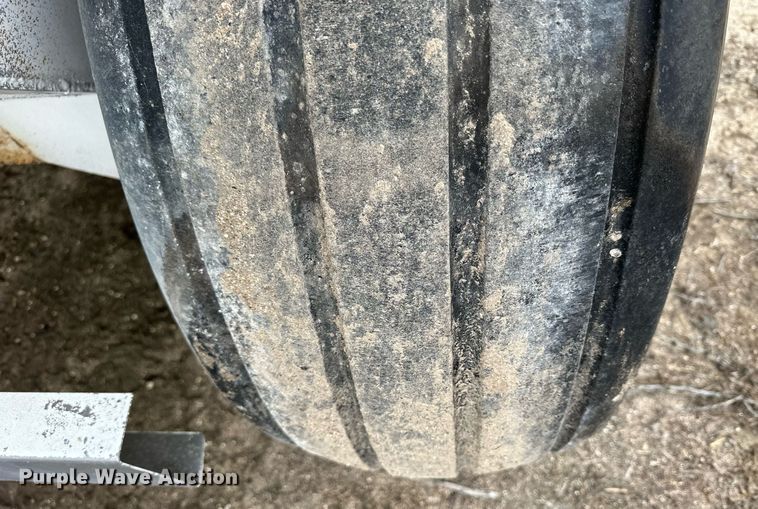 image for item NJ9285 Dalton 225 spreader