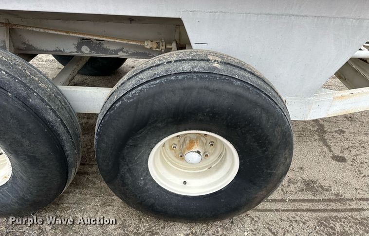 image for item NJ9285 Dalton 225 spreader