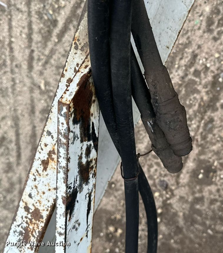 image for item NJ9286 Dalton 225 spreader