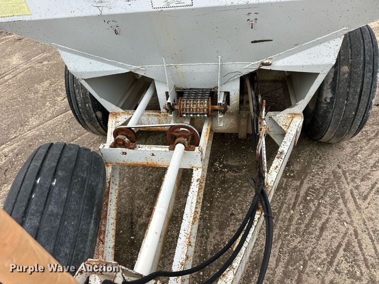 image for item NJ9286 Dalton 225 spreader