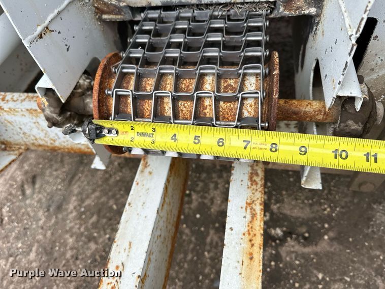 image for item NJ9286 Dalton 225 spreader