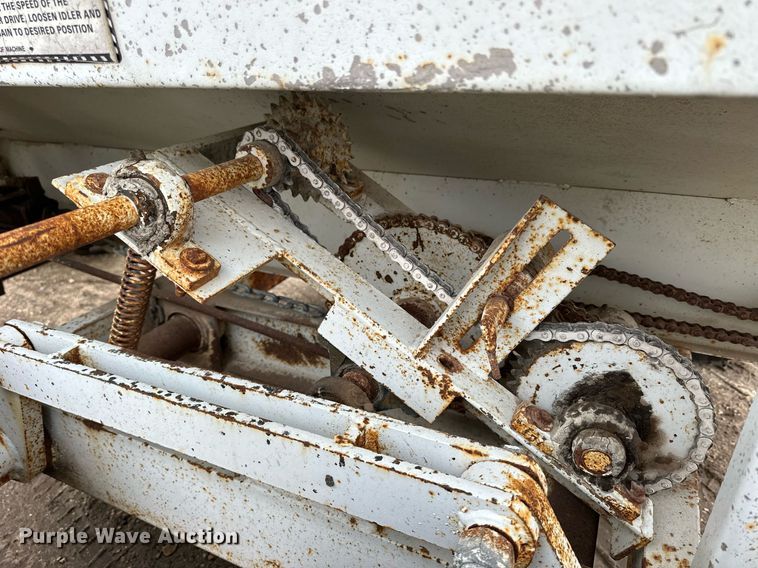 image for item NJ9286 Dalton 225 spreader