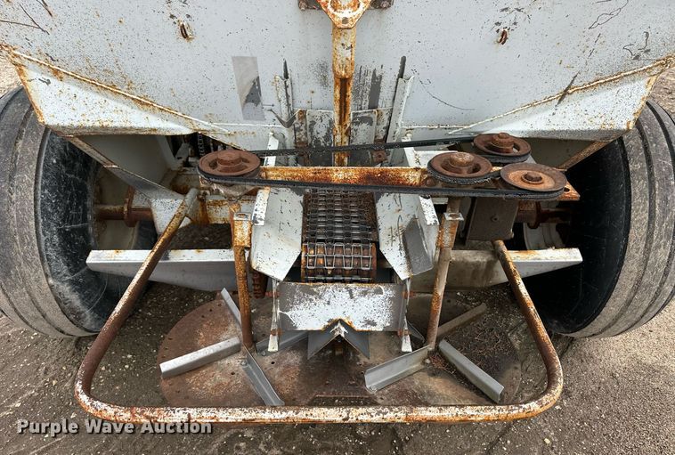 image for item NJ9286 Dalton 225 spreader