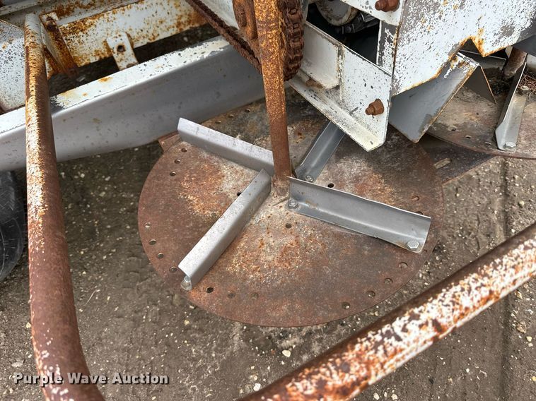 image for item NJ9286 Dalton 225 spreader