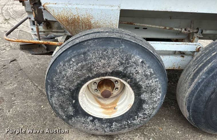 image for item NJ9286 Dalton 225 spreader