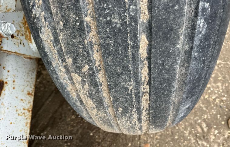 image for item NJ9286 Dalton 225 spreader