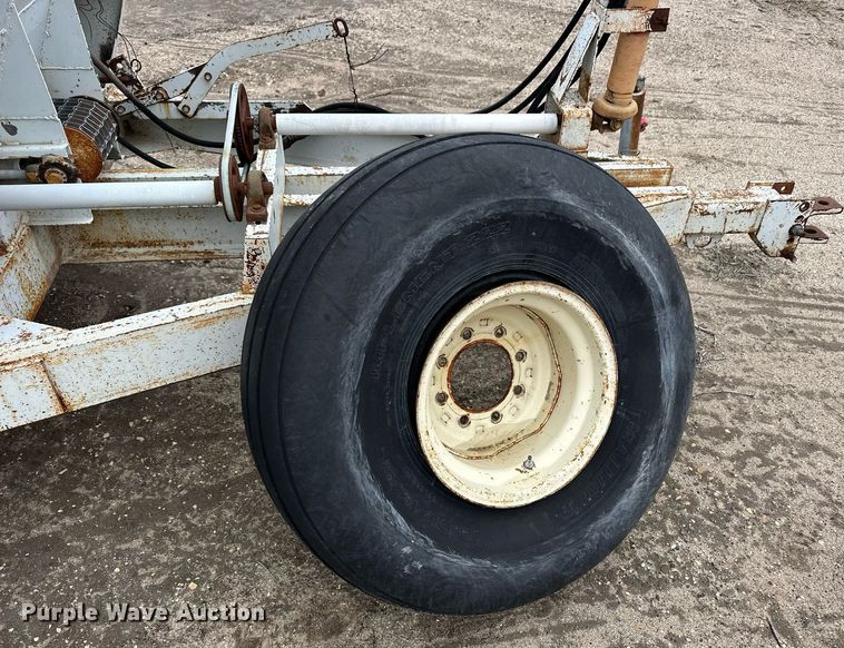 image for item NJ9286 Dalton 225 spreader