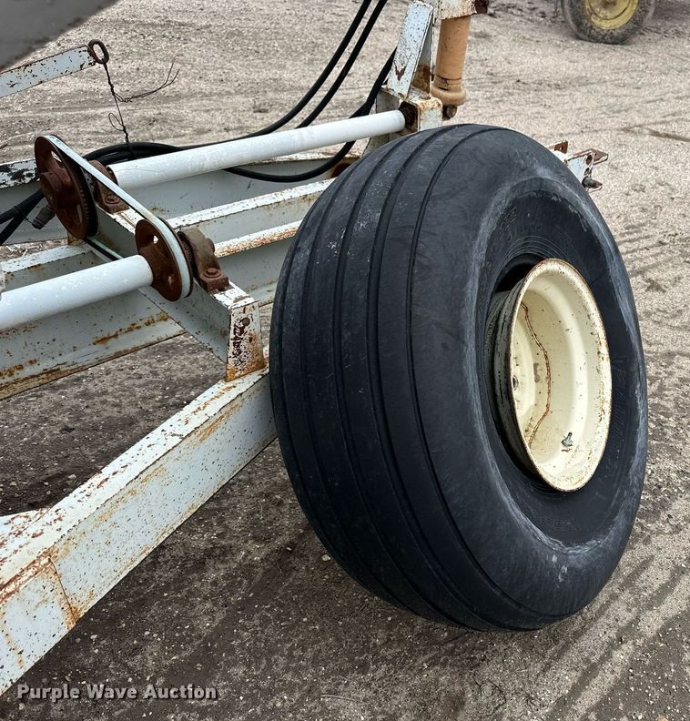 image for item NJ9286 Dalton 225 spreader