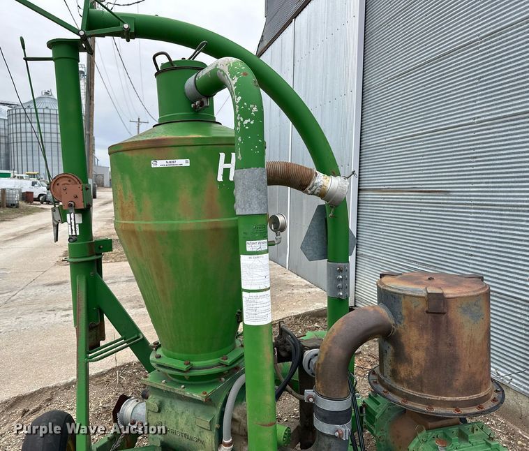 image for item NJ9287 Handlair 555 pneumatic grain conveyor