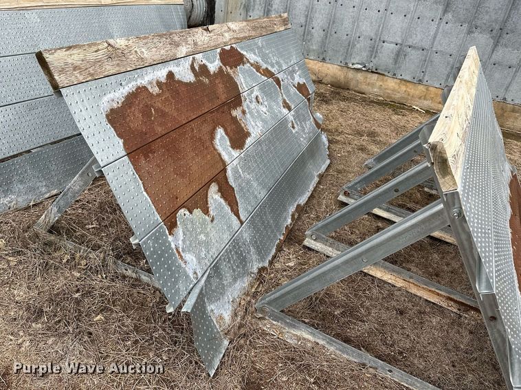 image for item NJ9290 Approximately 70 grain storage panels