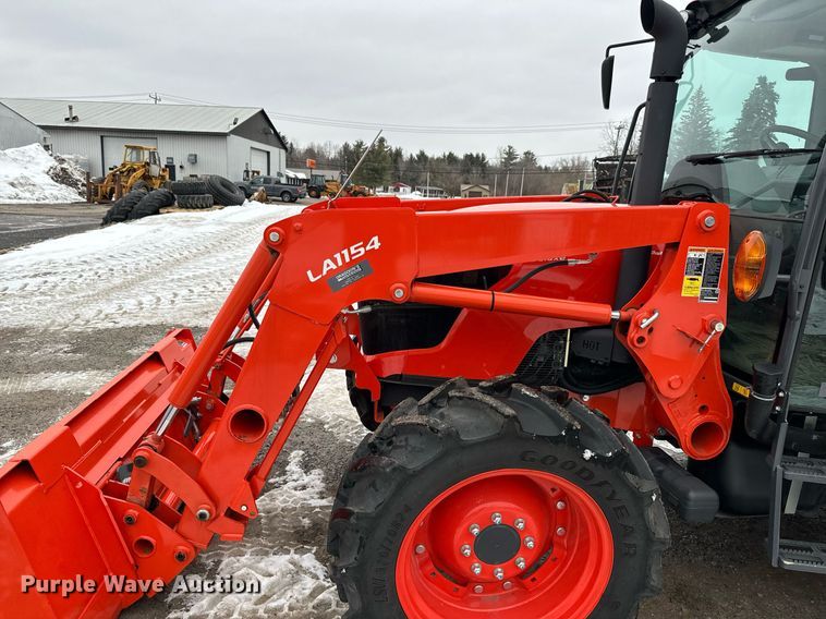 image for item NN9473 2021 Kubota M4-071D MFWD tractor