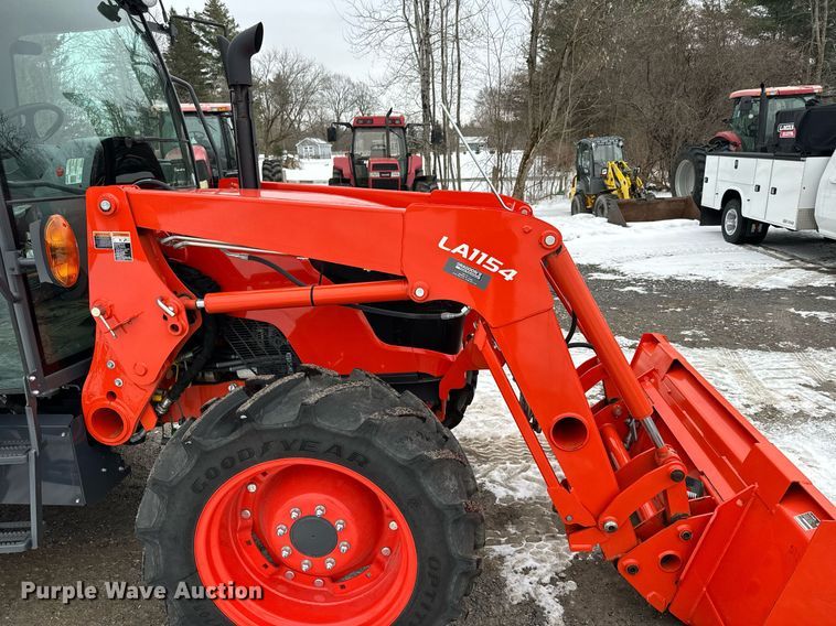 image for item NN9473 2021 Kubota M4-071D MFWD tractor