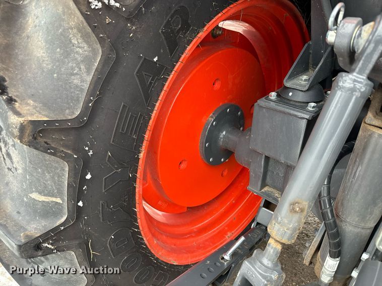 image for item NN9473 2021 Kubota M4-071D MFWD tractor