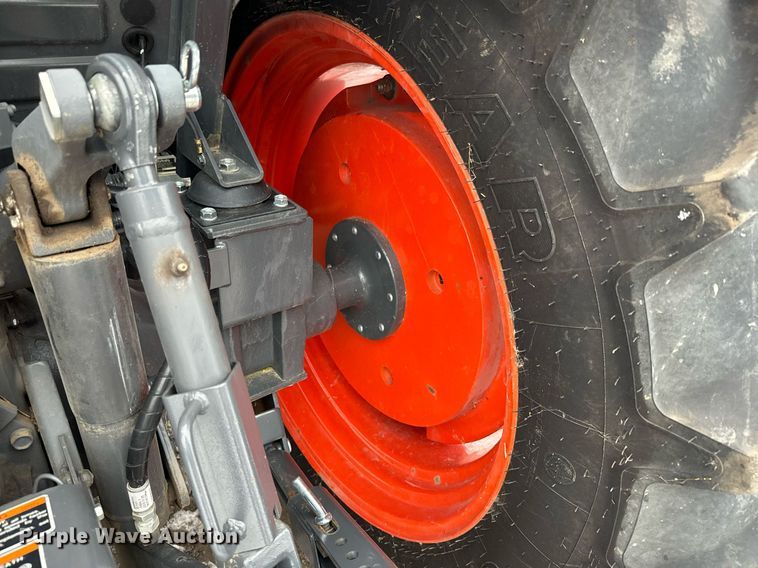 image for item NN9473 2021 Kubota M4-071D MFWD tractor