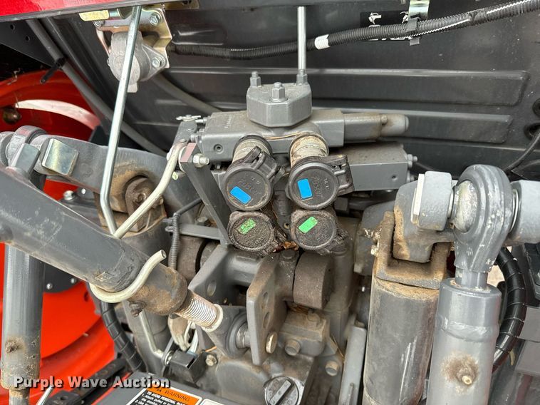 image for item NN9473 2021 Kubota M4-071D MFWD tractor