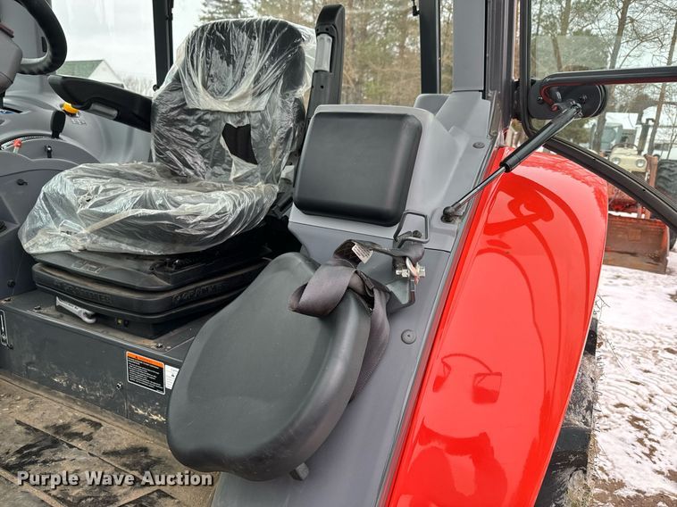 image for item NN9473 2021 Kubota M4-071D MFWD tractor