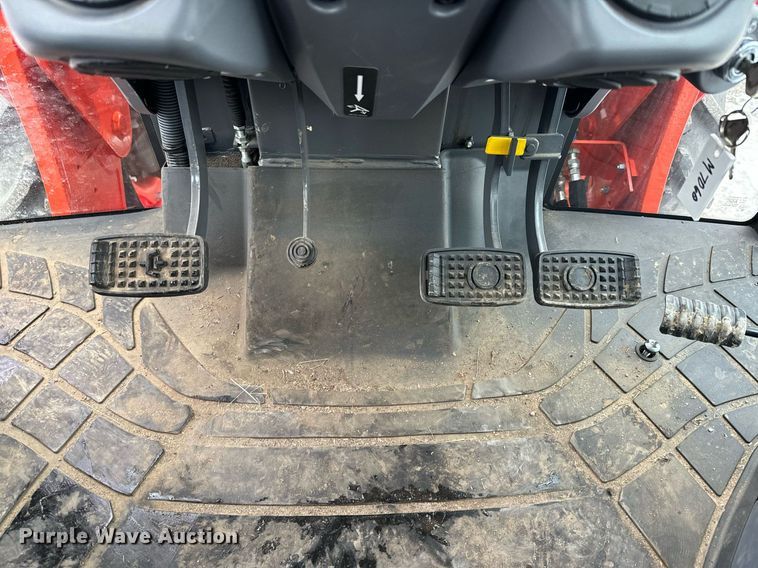 image for item NN9473 2021 Kubota M4-071D MFWD tractor