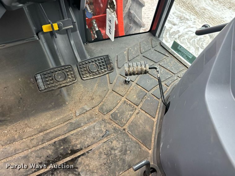 image for item NN9473 2021 Kubota M4-071D MFWD tractor