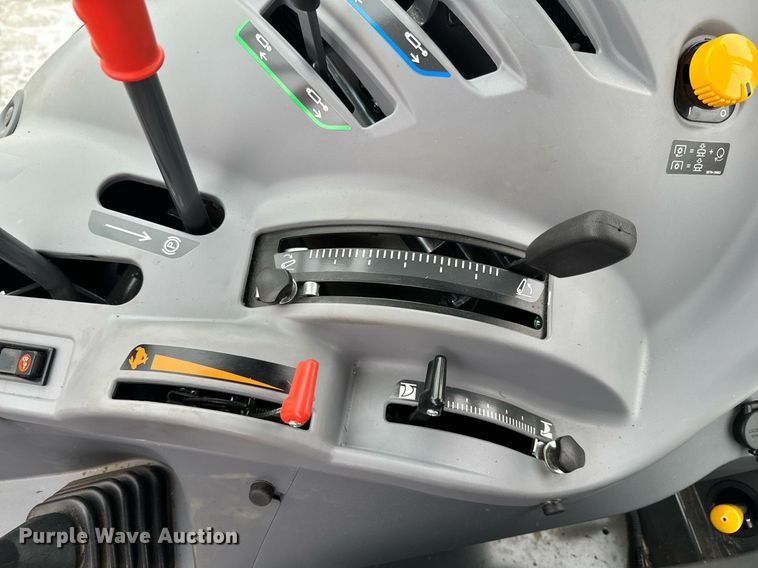 image for item NN9473 2021 Kubota M4-071D MFWD tractor