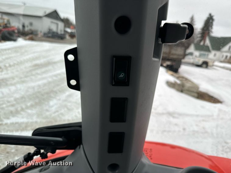 image for item NN9473 2021 Kubota M4-071D MFWD tractor