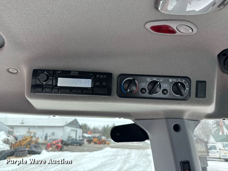 image for item NN9473 2021 Kubota M4-071D MFWD tractor