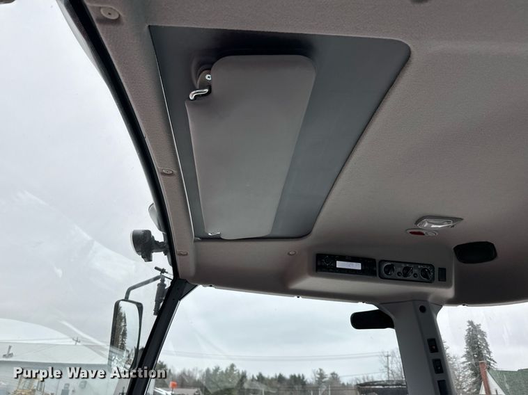 image for item NN9473 2021 Kubota M4-071D MFWD tractor