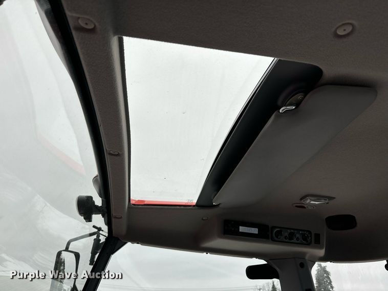 image for item NN9473 2021 Kubota M4-071D MFWD tractor