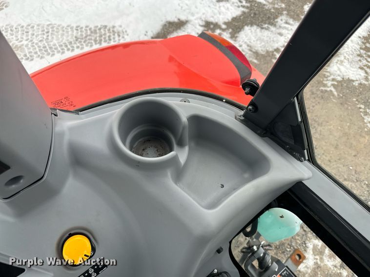 image for item NN9473 2021 Kubota M4-071D MFWD tractor