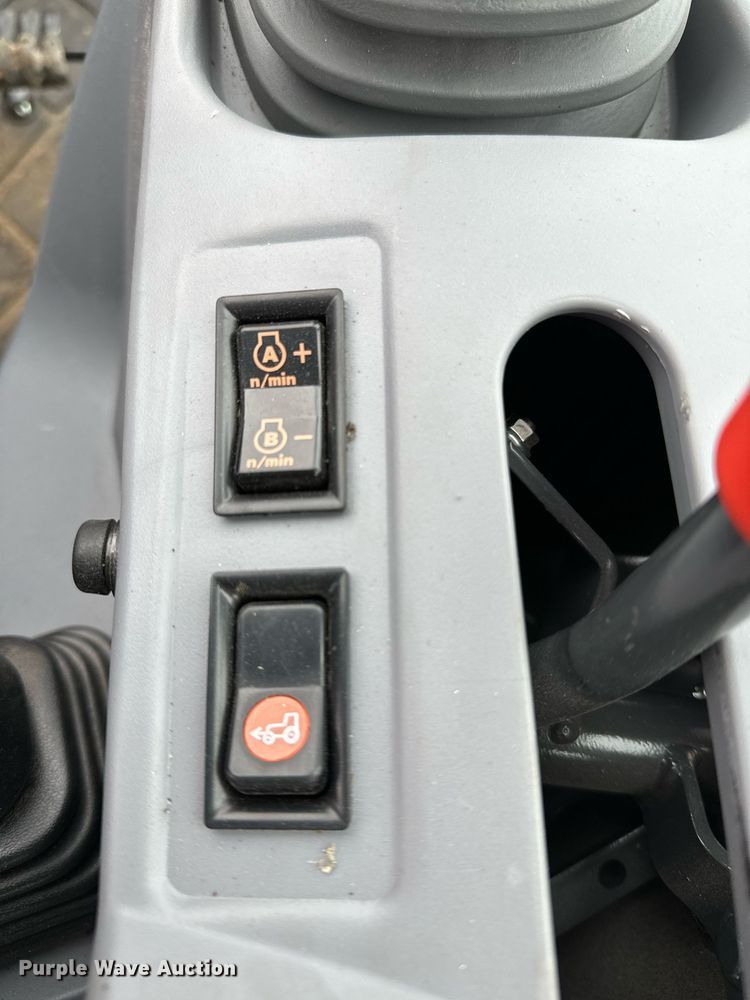 image for item NN9473 2021 Kubota M4-071D MFWD tractor