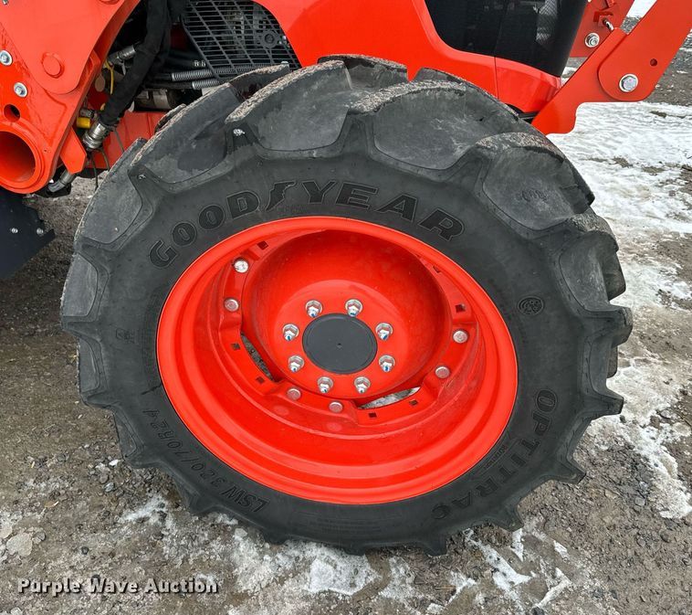image for item NN9473 2021 Kubota M4-071D MFWD tractor