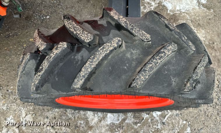 image for item NN9473 2021 Kubota M4-071D MFWD tractor