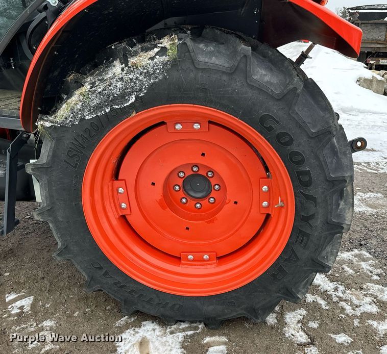 image for item NN9473 2021 Kubota M4-071D MFWD tractor