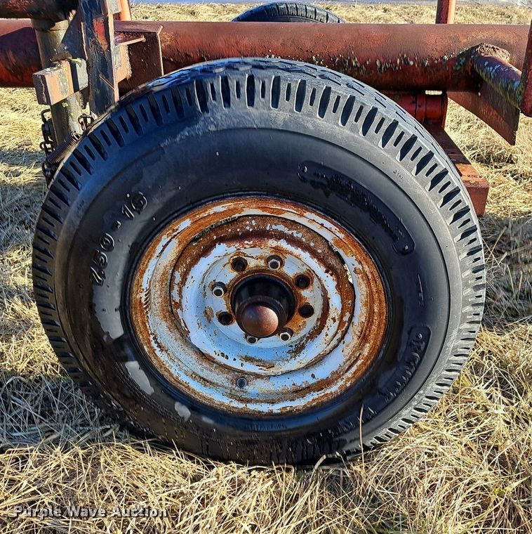image for item NP9354 Round bale trailer