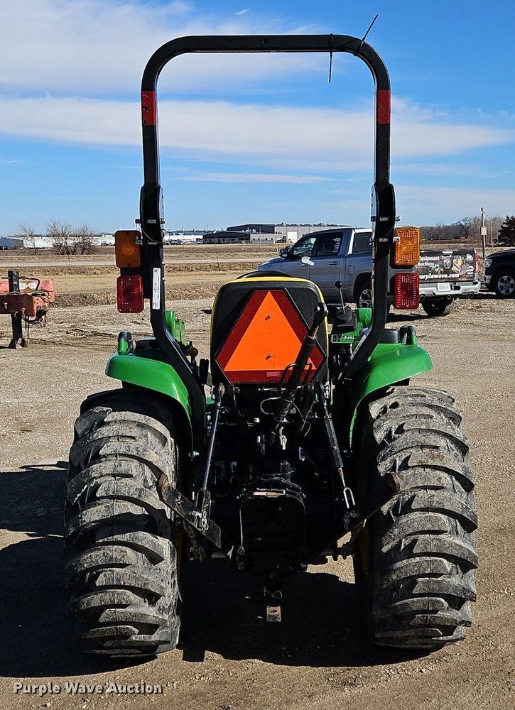 image for item NZ9150 2016 John Deere 3038E MFWD tractor