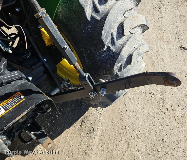 image for item NZ9150 2016 John Deere 3038E MFWD tractor