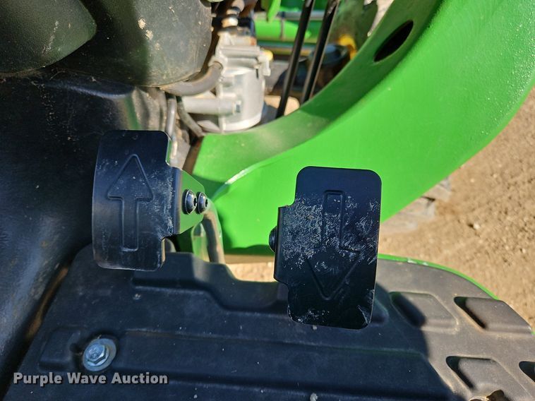 image for item NZ9150 2016 John Deere 3038E MFWD tractor