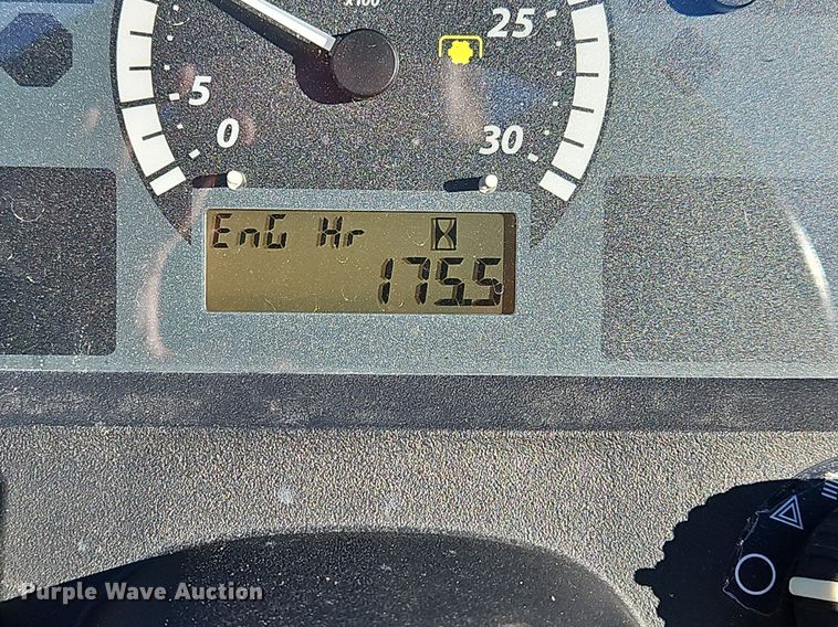 image for item NZ9150 2016 John Deere 3038E MFWD tractor