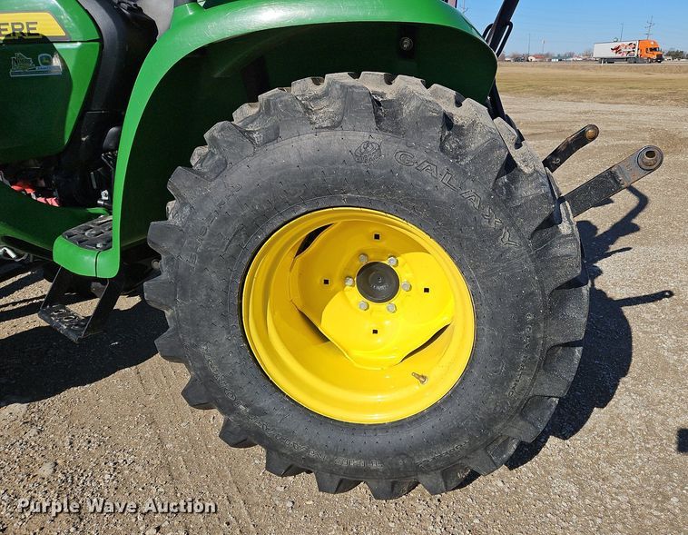image for item NZ9150 2016 John Deere 3038E MFWD tractor