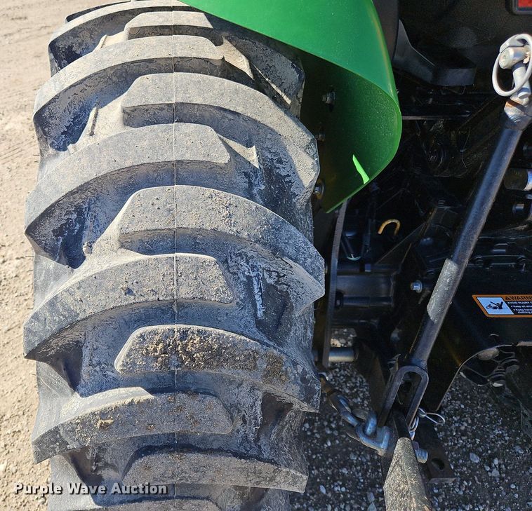 image for item NZ9150 2016 John Deere 3038E MFWD tractor