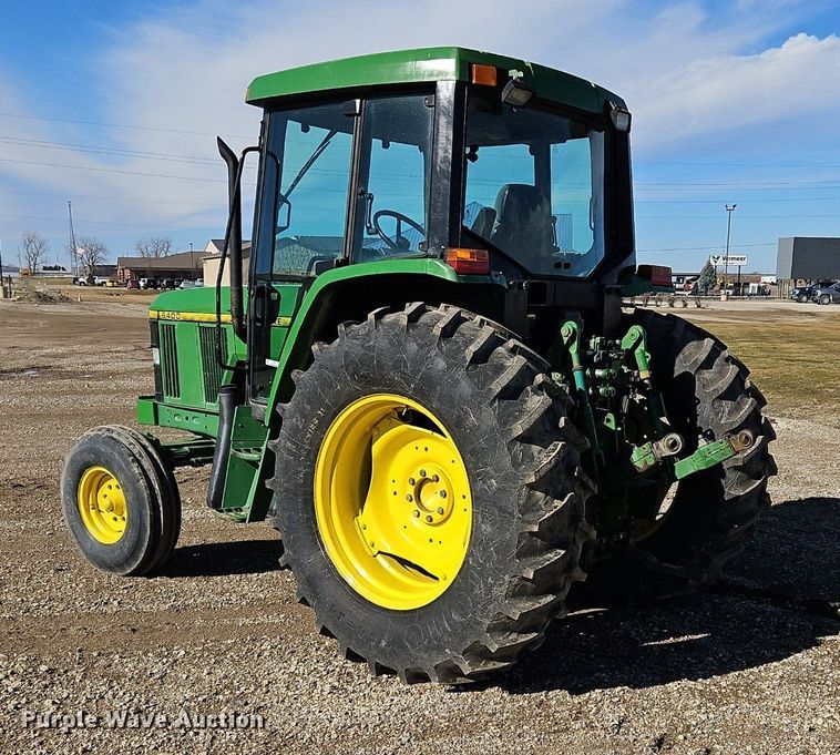 image for item NZ9151 1993 John Deere  6400 tractor