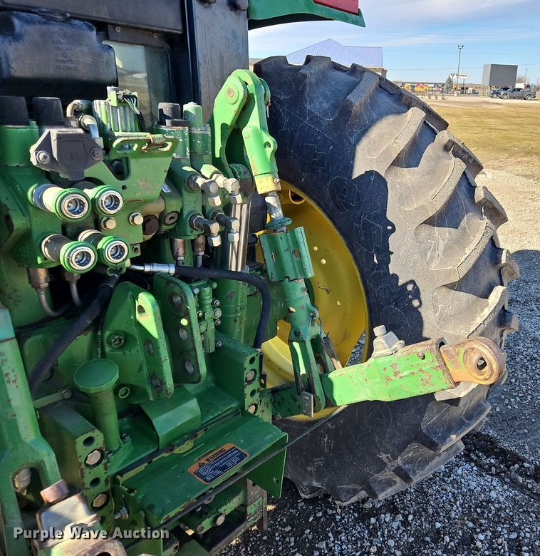 image for item NZ9151 1993 John Deere  6400 tractor