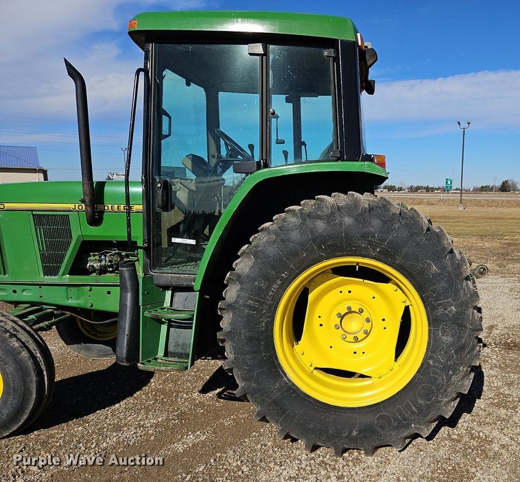 image for item NZ9151 1993 John Deere  6400 tractor