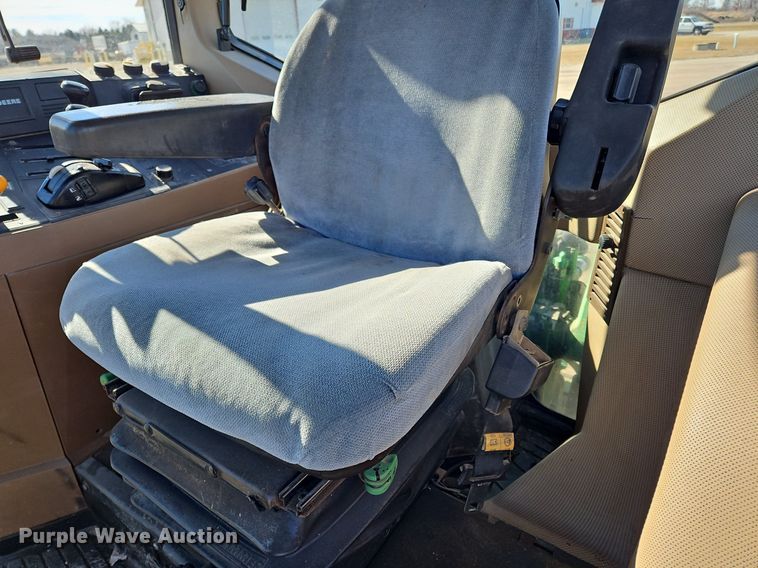 image for item NZ9151 1993 John Deere  6400 tractor