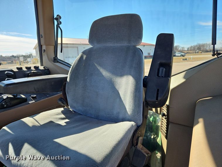 image for item NZ9151 1993 John Deere  6400 tractor